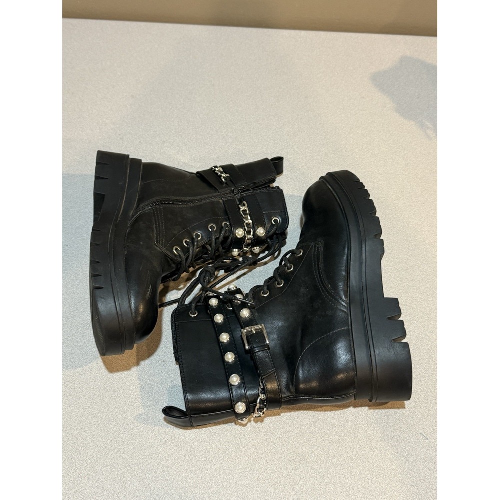 Dream Pairs Black Faux Leather Chain Faux White Pearls Biker Ankle Boots size 6 - Picture 5 of 8